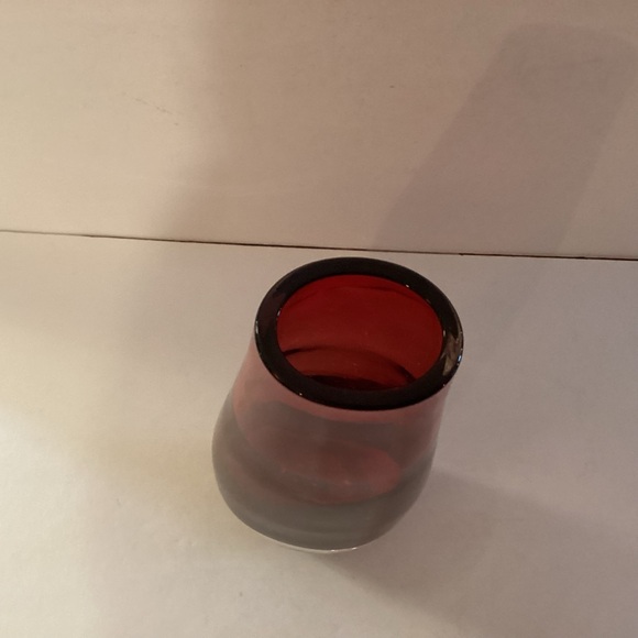 Ruby red vase clear heavy bottom 8 1/2” - Picture 4 of 8